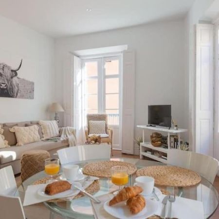 Chic Casa Cathedral At Calle Fresca 2-Bedroom Apartment In Malaga City Center Kültér fotó