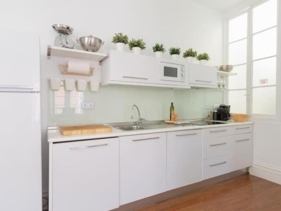 Chic Casa Cathedral At Calle Fresca 2-Bedroom Apartment In Malaga City Center Kültér fotó