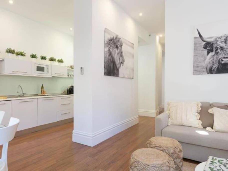 Chic Casa Cathedral At Calle Fresca 2-Bedroom Apartment In Malaga City Center Kültér fotó