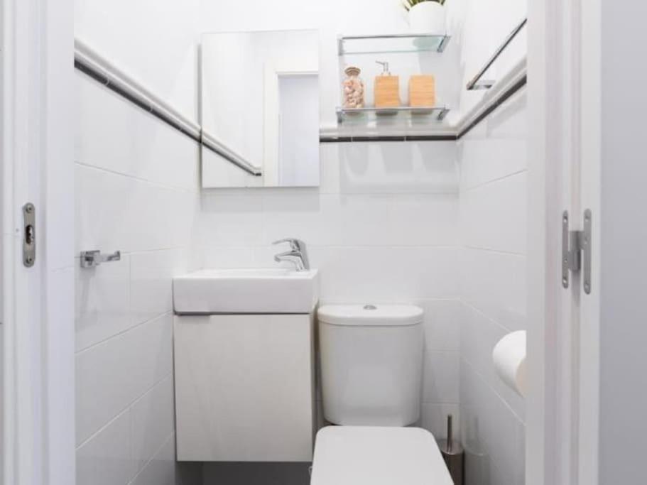 Chic Casa Cathedral At Calle Fresca 2-Bedroom Apartment In Malaga City Center Kültér fotó