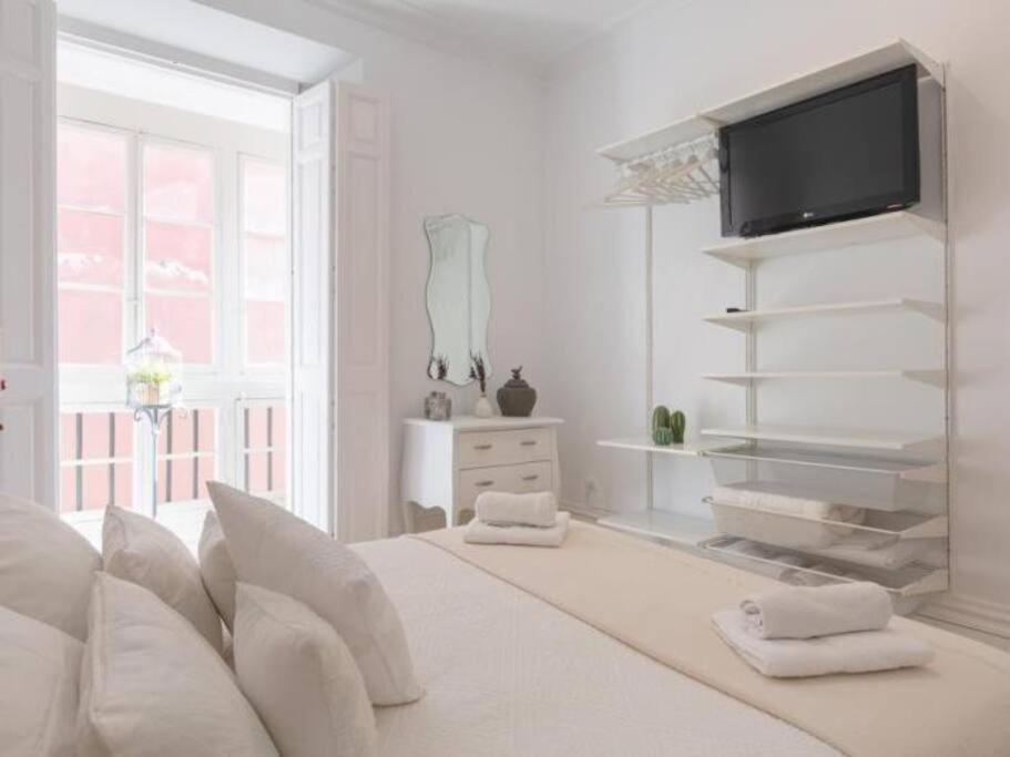 Chic Casa Cathedral At Calle Fresca 2-Bedroom Apartment In Malaga City Center Kültér fotó