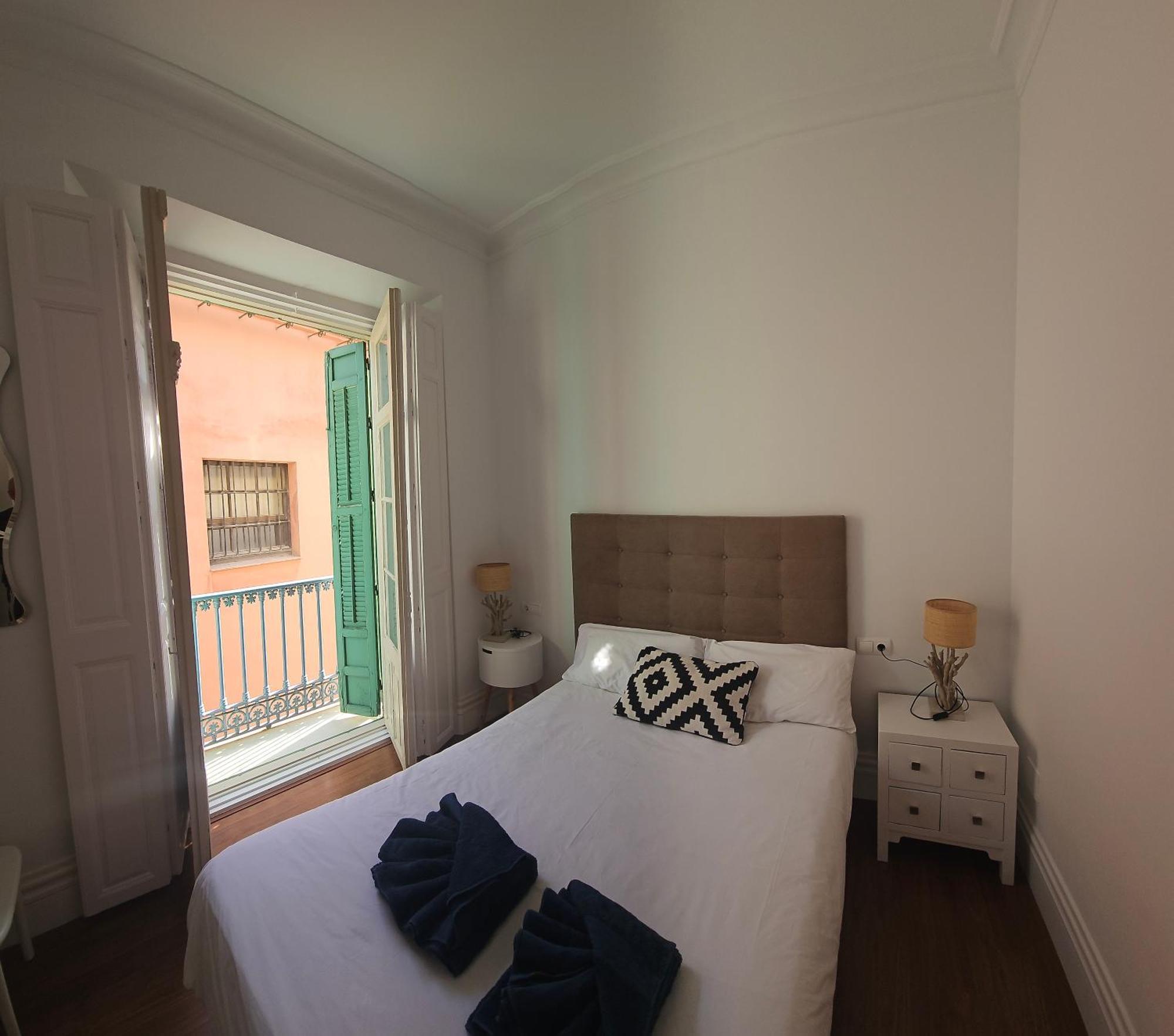 Chic Casa Cathedral At Calle Fresca 2-Bedroom Apartment In Malaga City Center Kültér fotó