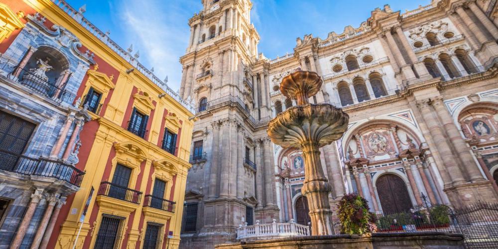 Chic Casa Cathedral At Calle Fresca 2-Bedroom Apartment In Malaga City Center Kültér fotó